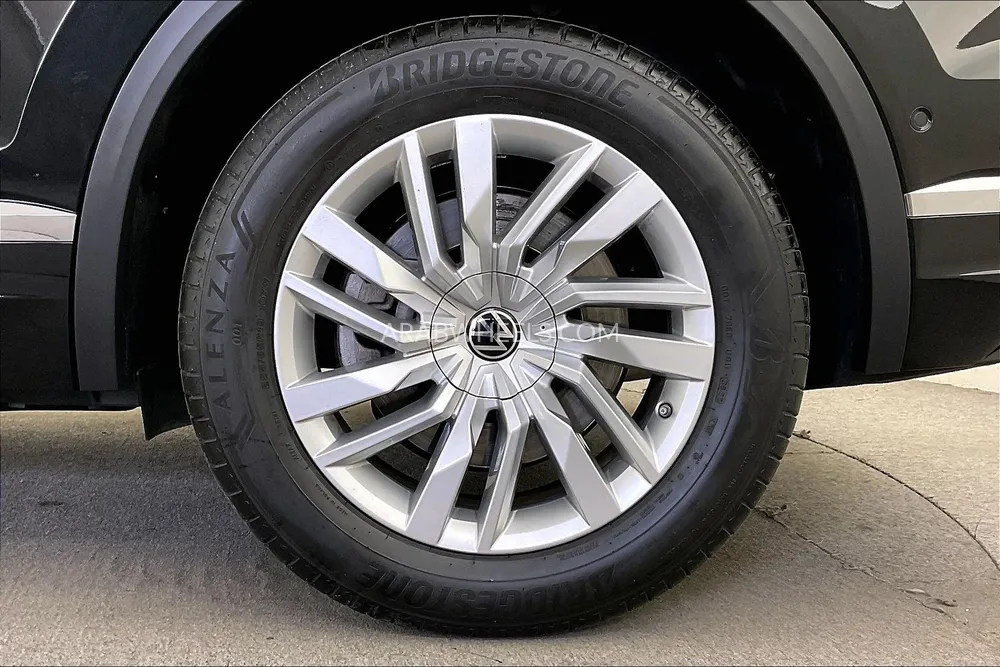 Volkswagen Touareg 2023 for Sale in Sharjah Image-10