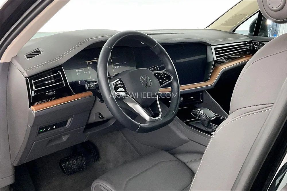 Volkswagen Touareg 2023 for Sale in Sharjah Image-27