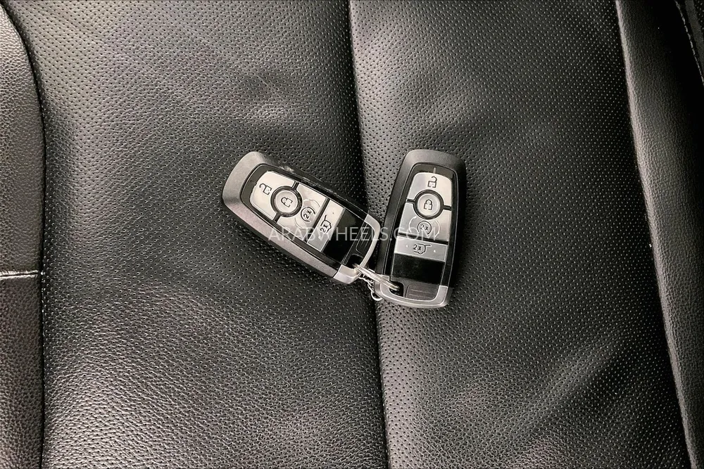 Ford Explorer 2022 for Sale in Dubai Image-18