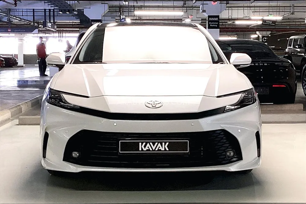 تويوتا كامري 2025 for Sale in الشارقة Image-2