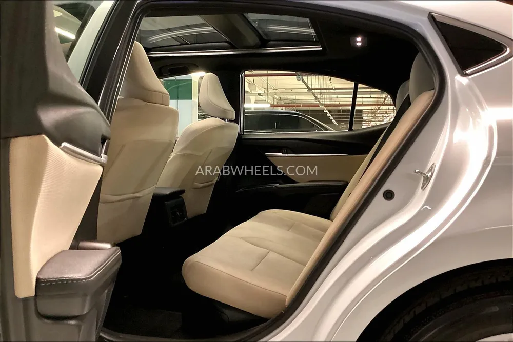 تويوتا كامري 2025 for Sale in الشارقة Image-13