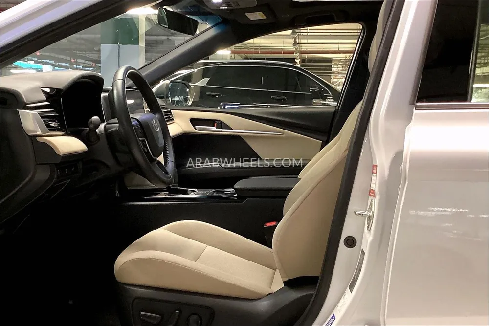 تويوتا كامري 2025 for Sale in الشارقة Image-14