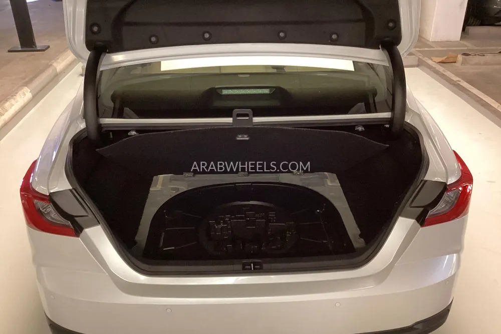 تويوتا كامري 2025 for Sale in الشارقة Image-15