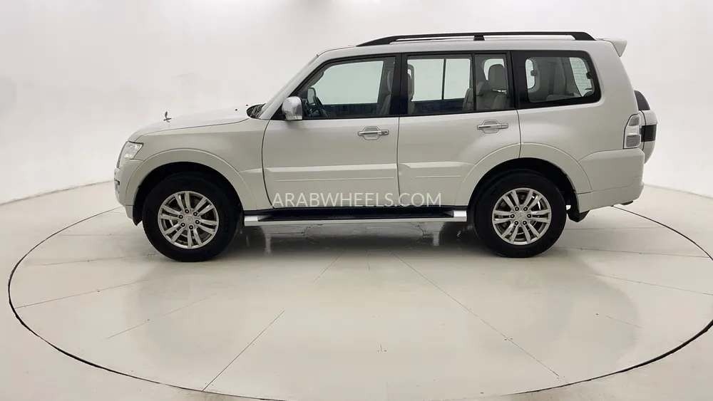 ميتسوبيشي باجيرو 2017 for Sale in دبي Image-6