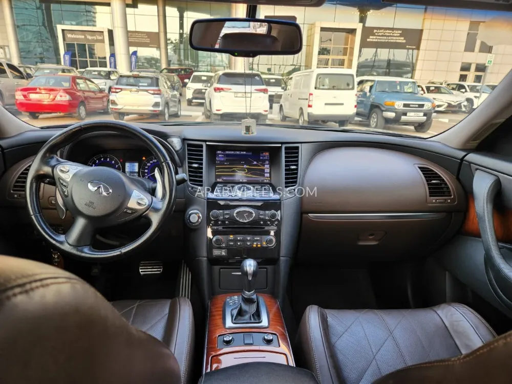 Infiniti FX35 2012 for Sale in Dubai Image-2