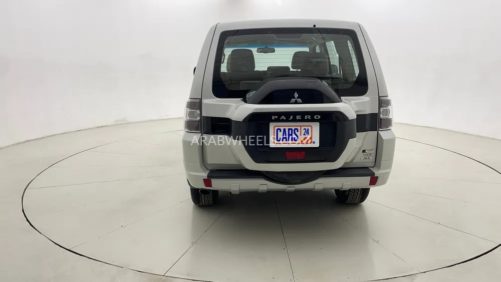 Mitsubishi Pajero 2017 for Sale in Dubai Image-4