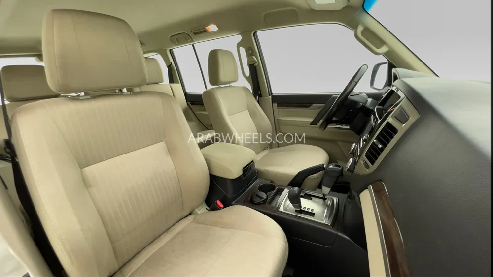 Mitsubishi Pajero 2017 for Sale in Dubai Image-24