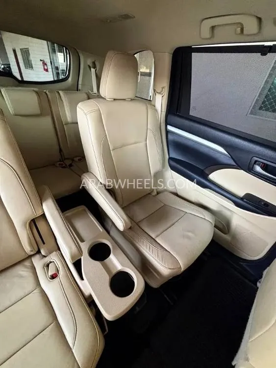 Toyota Highlander 2015 for Sale in Sharjah Image-11