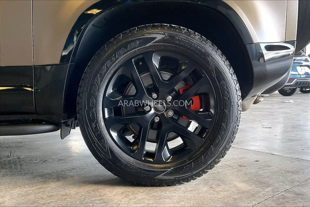 Land Rover Defender 2023 for Sale in Sharjah Image-9