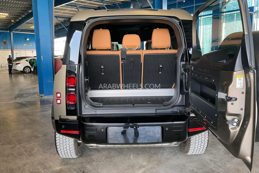 Land Rover Defender 2023 for Sale in Sharjah Image-15