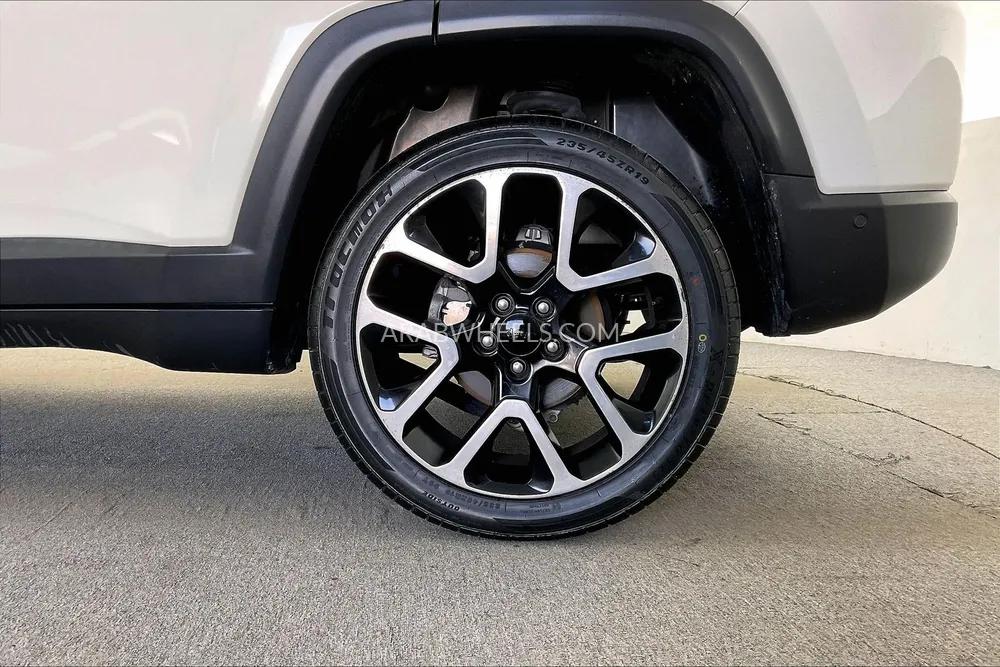 جيب كومباس 2019 for Sale in الشارقة Image-9