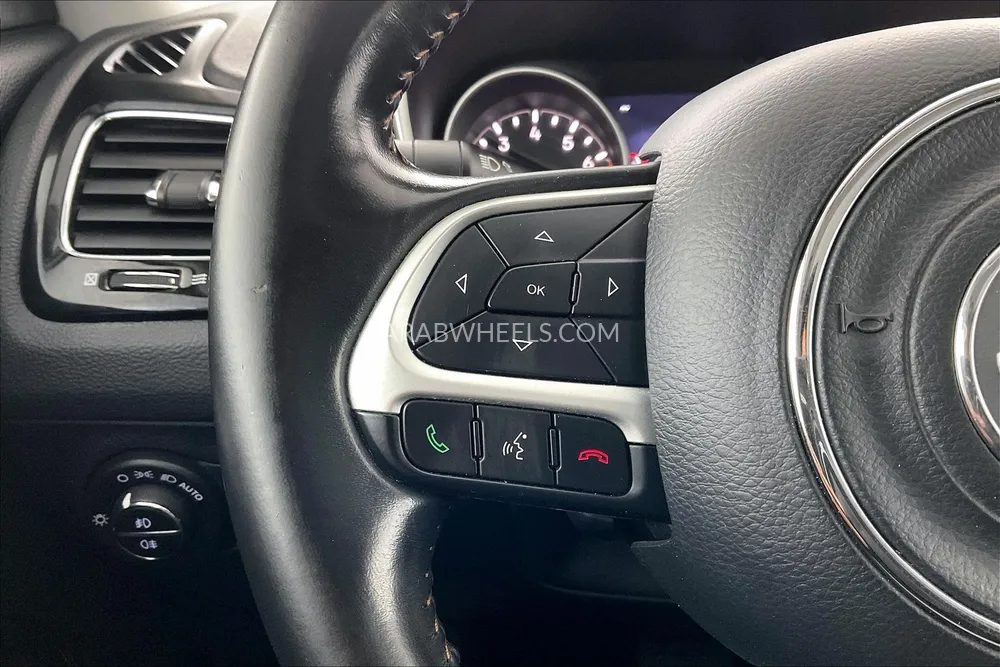 جيب كومباس 2019 for Sale in الشارقة Image-21