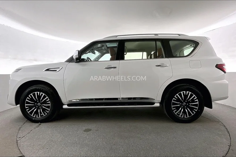 Nissan Patrol 2022 for Sale in Dubai Image-7