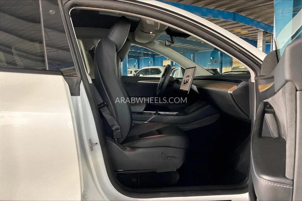 Tesla Model Y 2022 for Sale in Sharjah Image-13