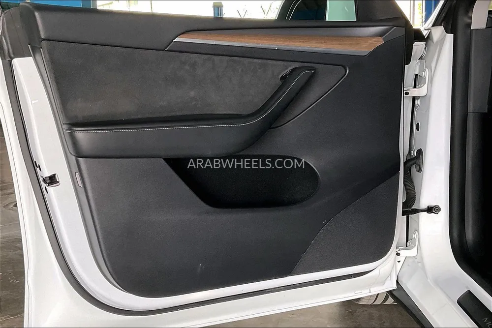 Tesla Model Y 2022 for Sale in Sharjah Image-19