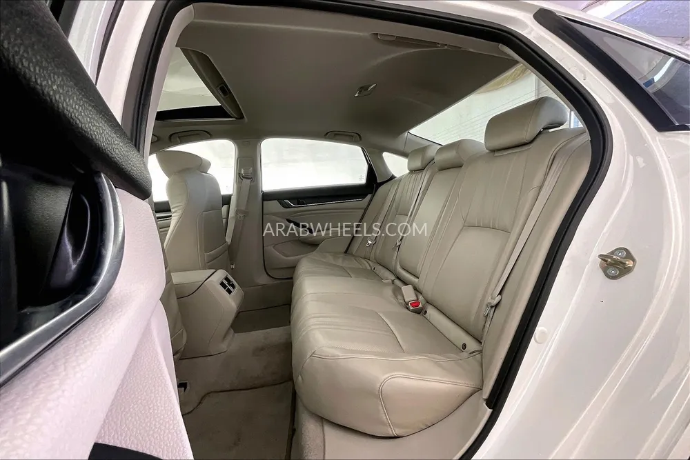 Honda Accord 2018 for Sale in Sharjah Image-14