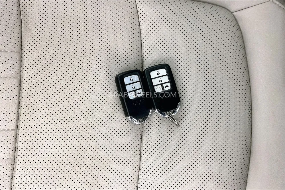 Honda Accord 2018 for Sale in Sharjah Image-18