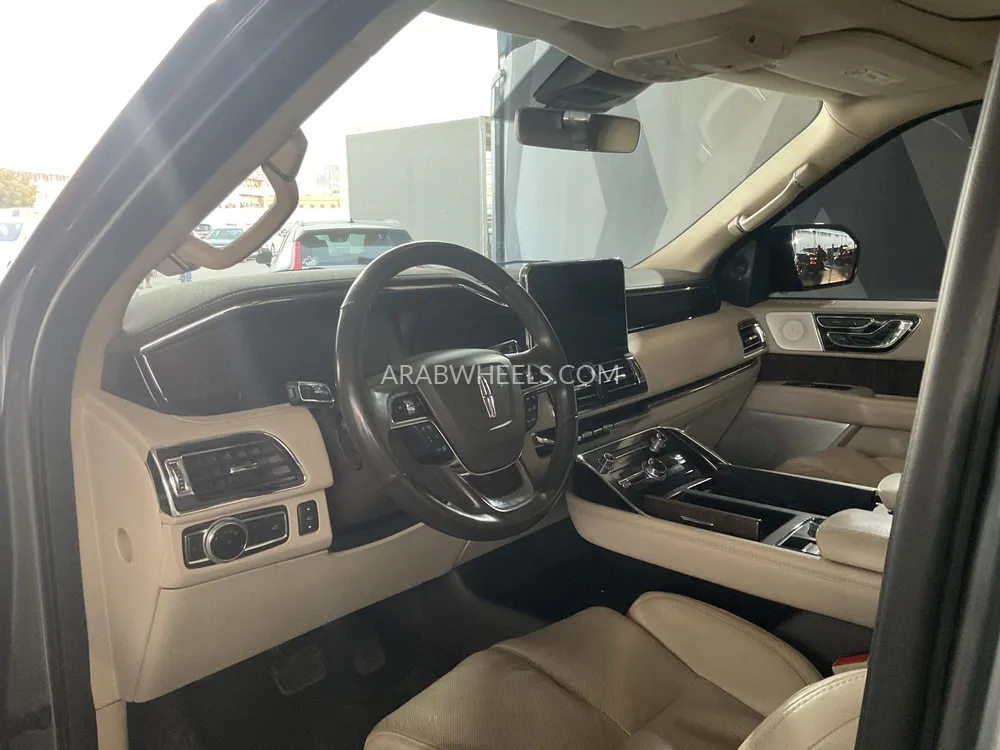 Lincoln Navigator 2021 for Sale in Sharjah Image-7