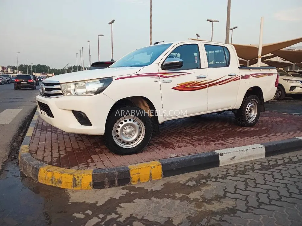 تويوتا هايلوكس 2018 for Sale in الشارقة Image-4