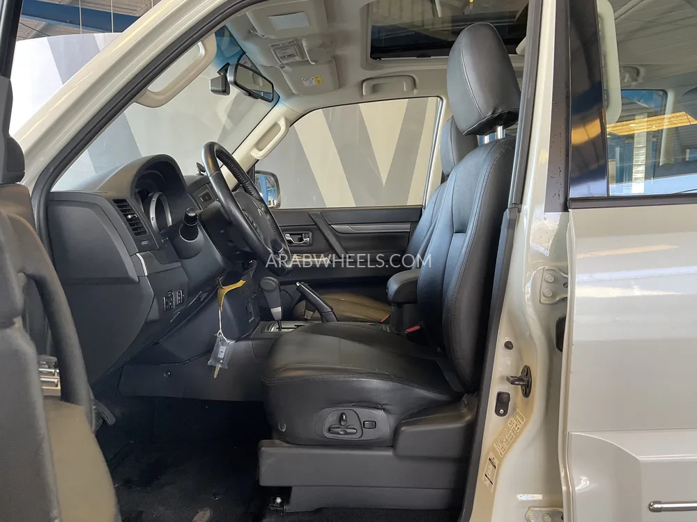 Mitsubishi Pajero 2022 for Sale in Dubai Image-8