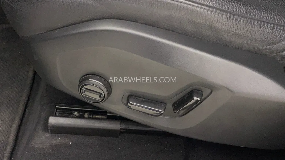 Volvo XC60 2023 for Sale in Dubai Image-24