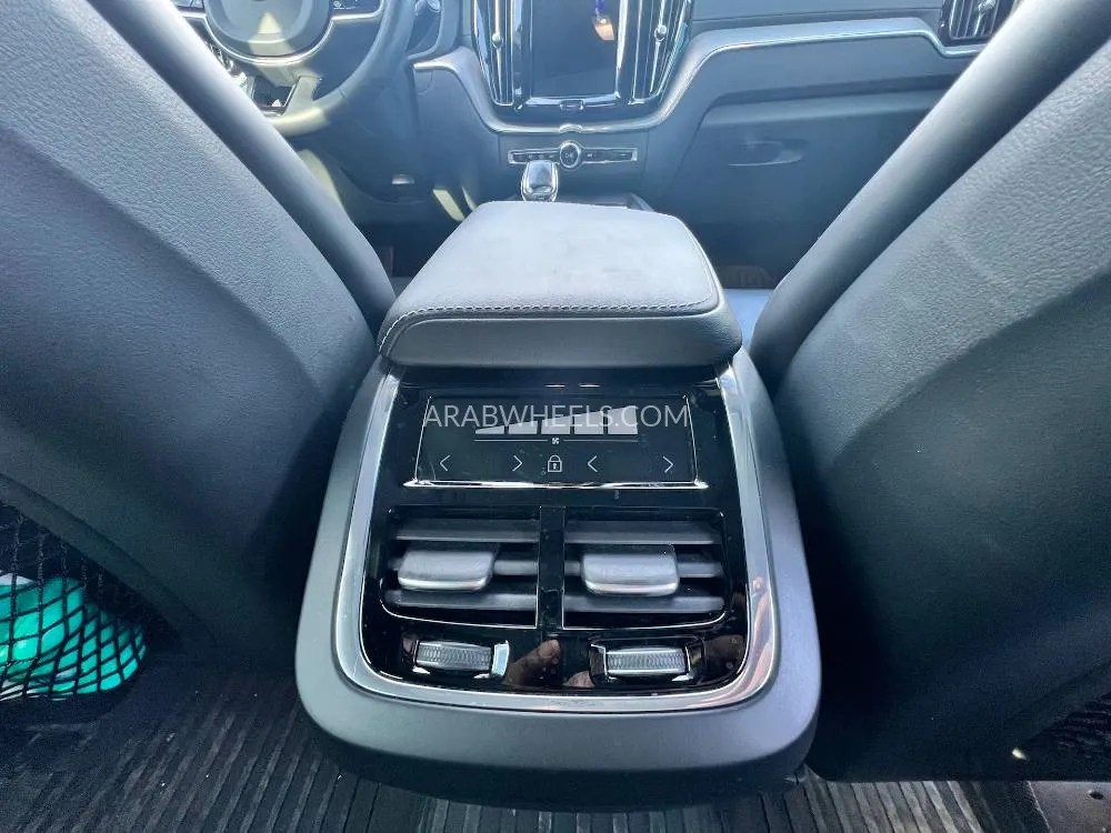 فولفو إكس سي 60 2023 for Sale in دبي Image-6