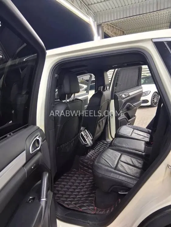 Porsche Cayenne 2011 for Sale in Ajman Image-13