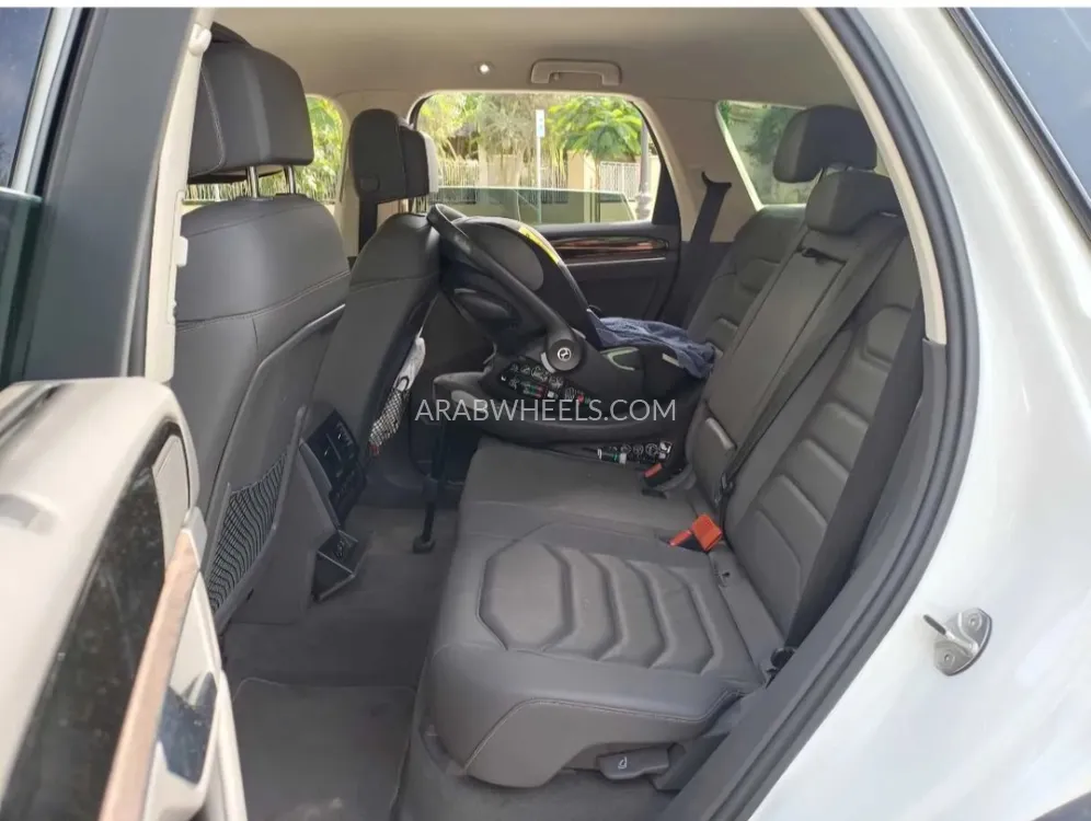 Volkswagen Touareg 2023 for Sale in Dubai Image-4