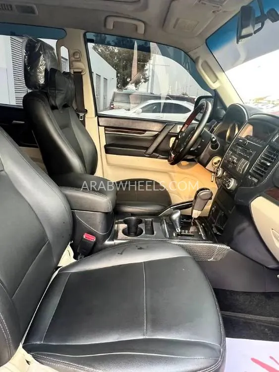 Mitsubishi Pajero 2012 for Sale in Sharjah Image-19