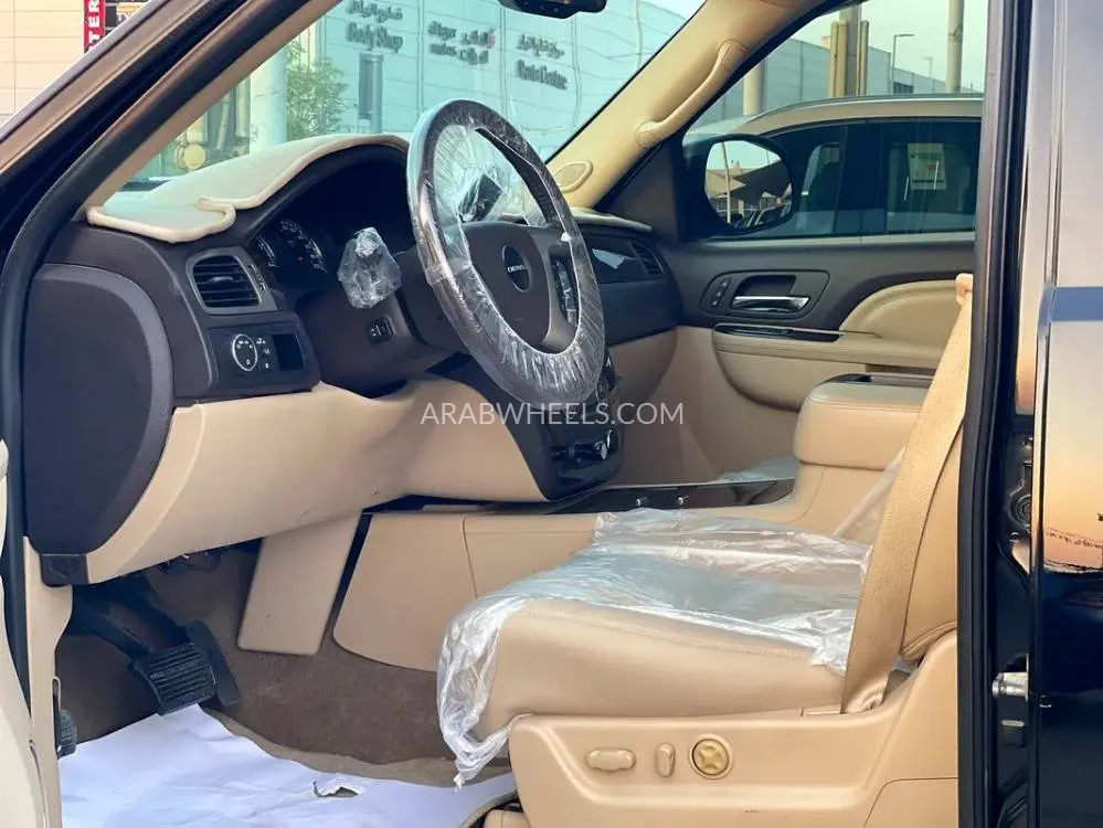 GMC Yukon XL 2012 for Sale in Sharjah Image-4