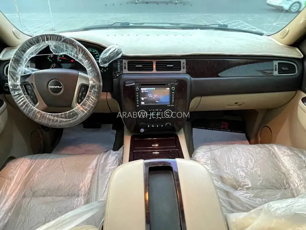GMC Yukon XL 2012 for Sale in Sharjah Image-14