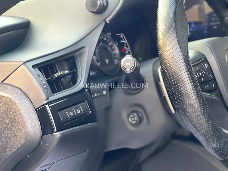 Lexus ES 2022 for Sale in Sharjah Image-7