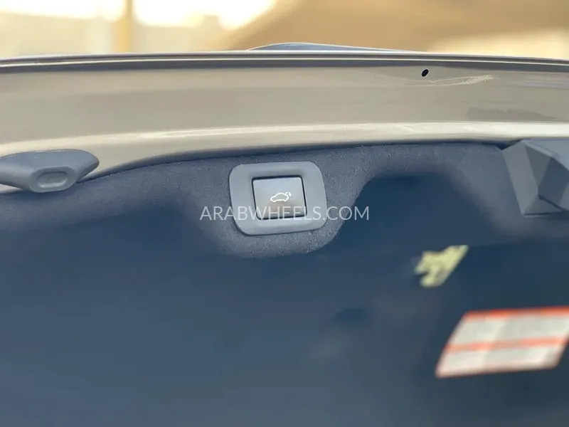 Lexus ES 2022 for Sale in Sharjah Image-9