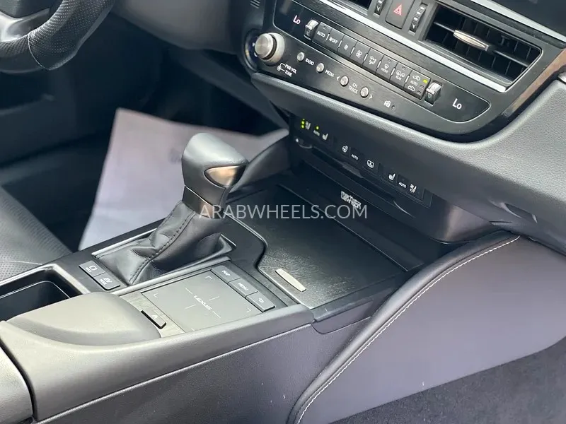 Lexus ES 2022 for Sale in Sharjah Image-14