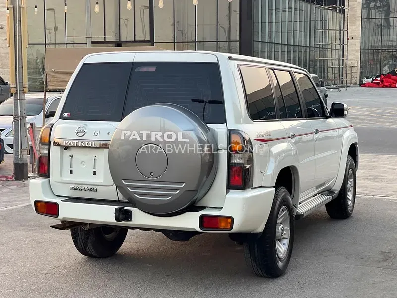 Nissan Patrol 2016 for Sale in Sharjah Image-11