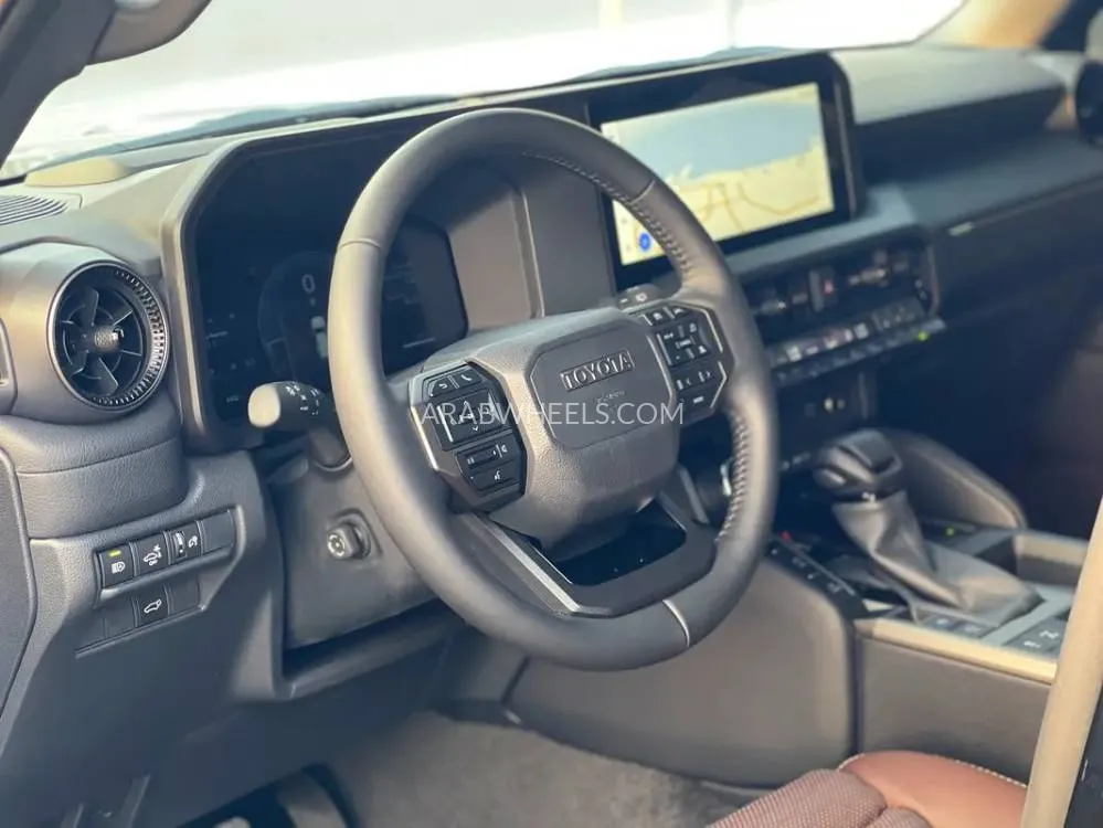 Toyota Land Cruiser Prado 2025 for Sale in Sharjah Image-3