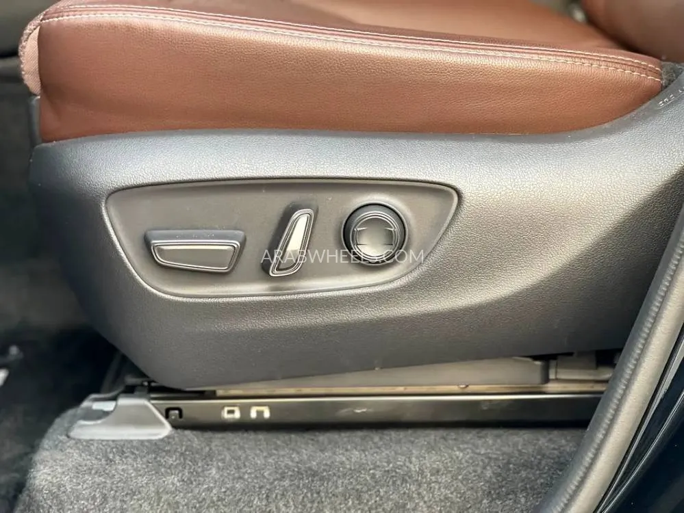 Toyota Land Cruiser Prado 2025 for Sale in Sharjah Image-10