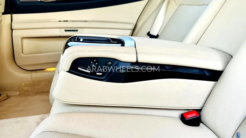 BMW 7 series 2010 for Sale in Dubai Image-12