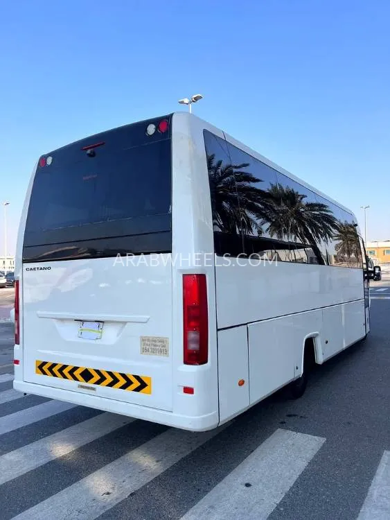 Iveco Daily 2017 for Sale in Sharjah Image-4