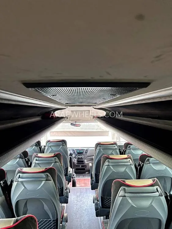 Iveco Daily 2017 for Sale in Sharjah Image-7