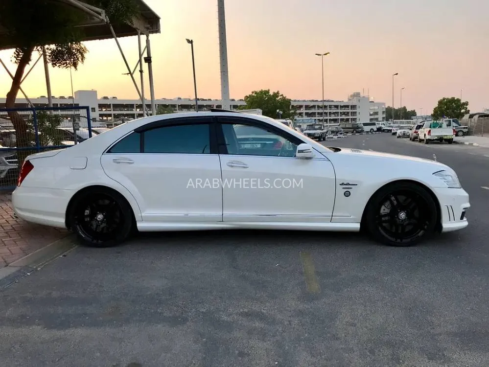 Mercedes Benz CLS Class 2010 for Sale in Dubai Image-15