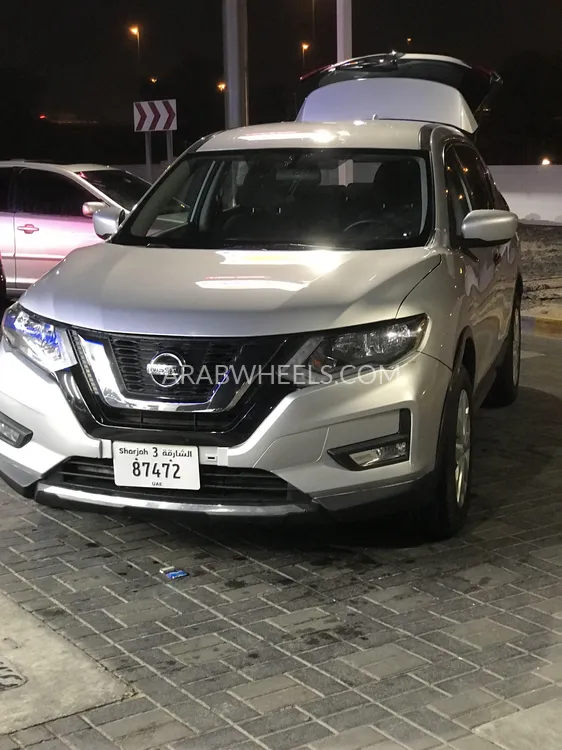 Nissan Rogue 2017 for Sale in Dubai Image-2