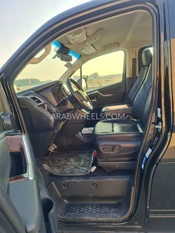 Toyota Granvia 2023 for Sale in Sharjah Image-8