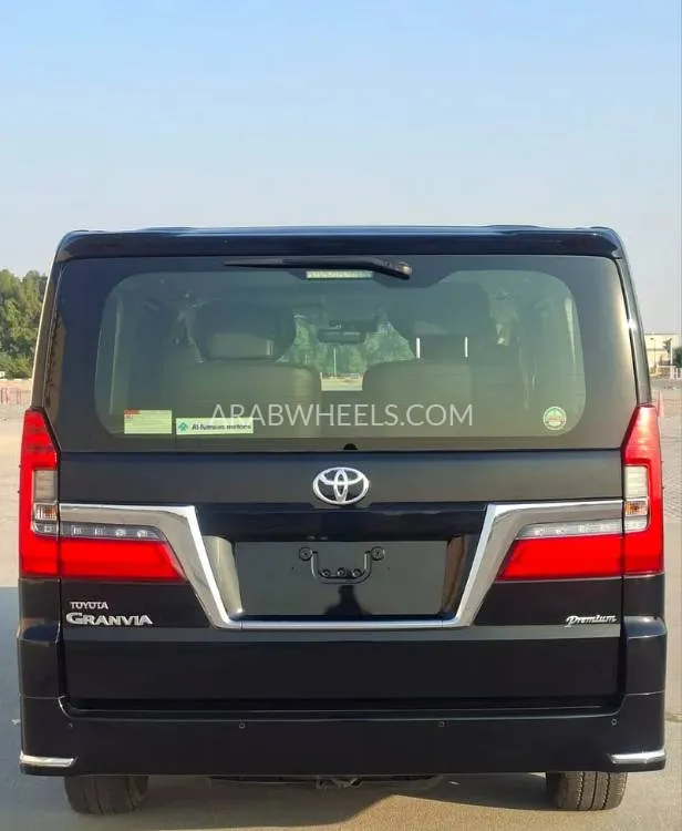 Toyota Granvia 2023 for Sale in Sharjah Image-9