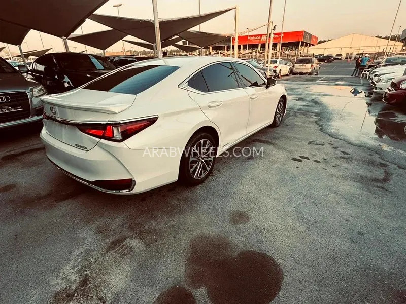 Lexus ES 2022 for Sale in Sharjah Image-9
