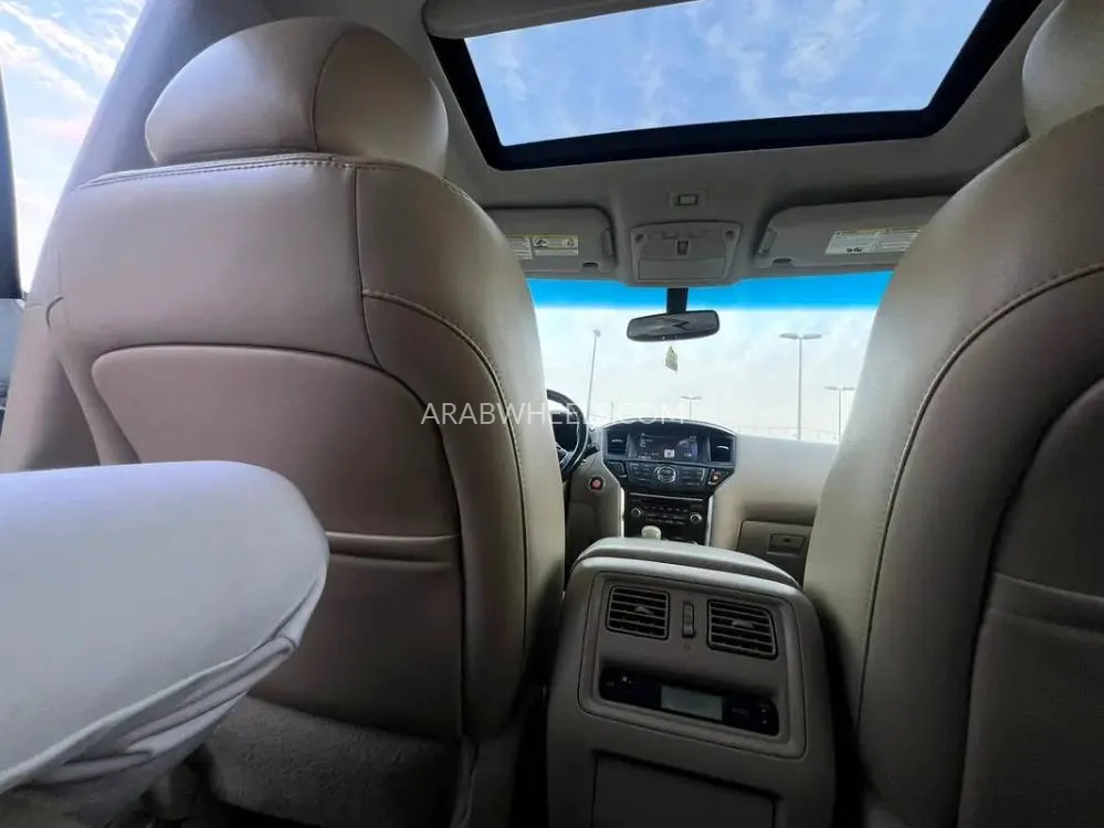 Nissan Pathfinder 2018 for Sale in Sharjah Image-15