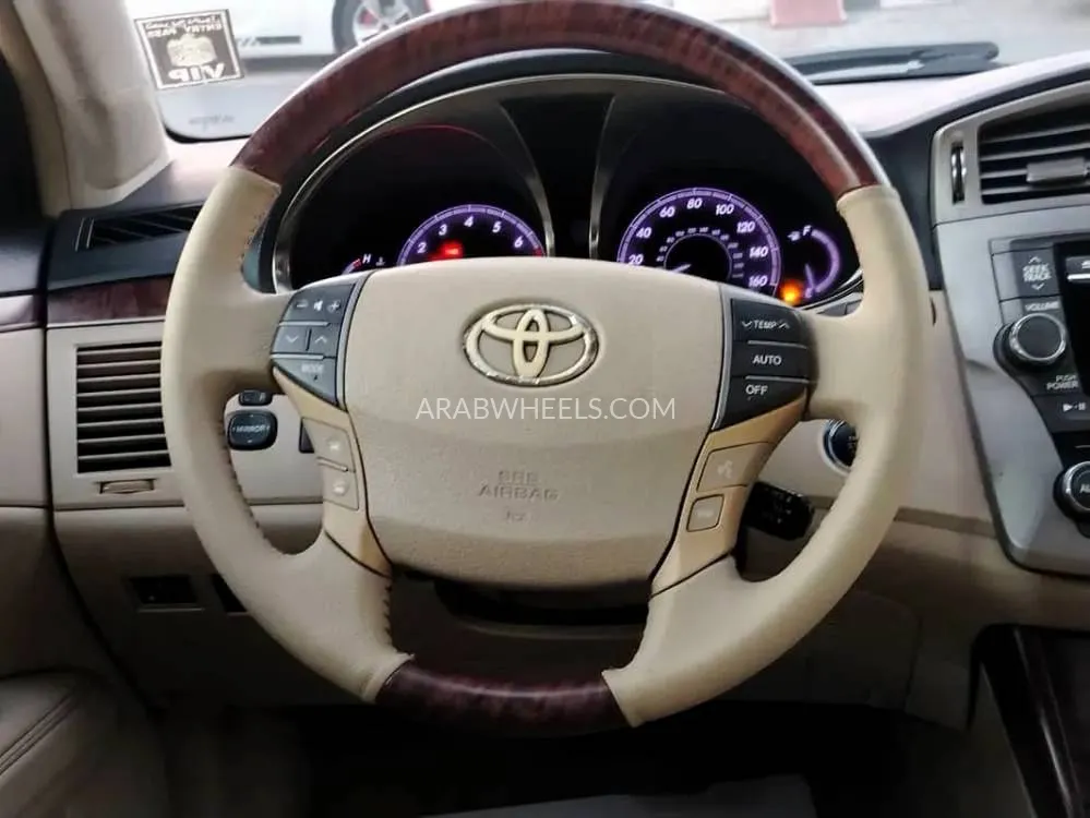 Toyota Avalon 2011 for Sale in Dubai Image-3