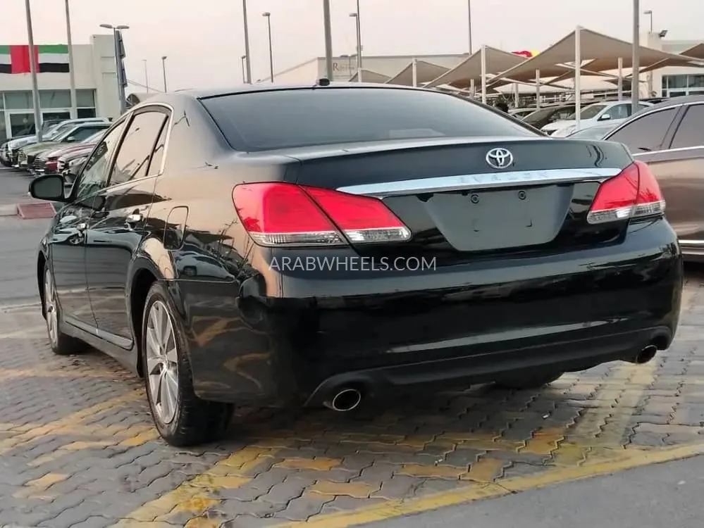 Toyota Avalon 2011 for Sale in Dubai Image-4