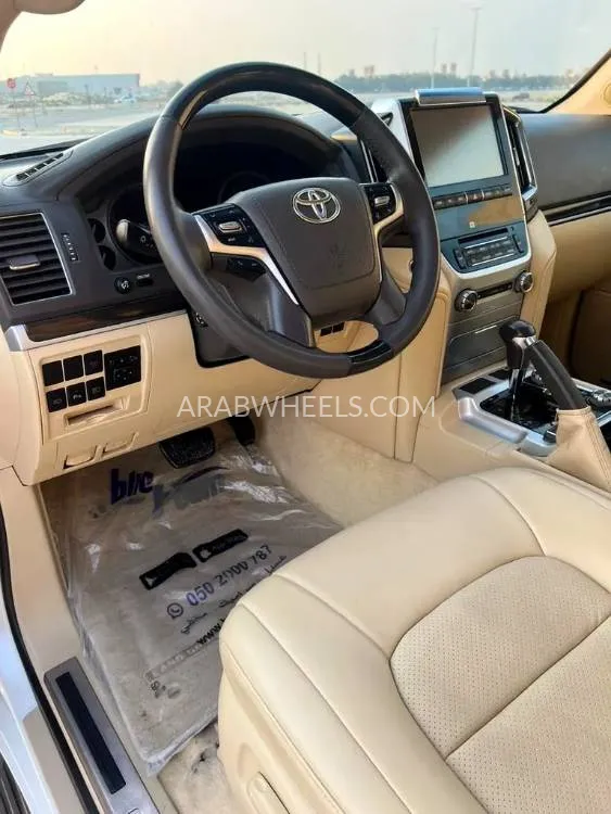 تويوتا لاند كروزر 2017 for Sale in الشارقة Image-5