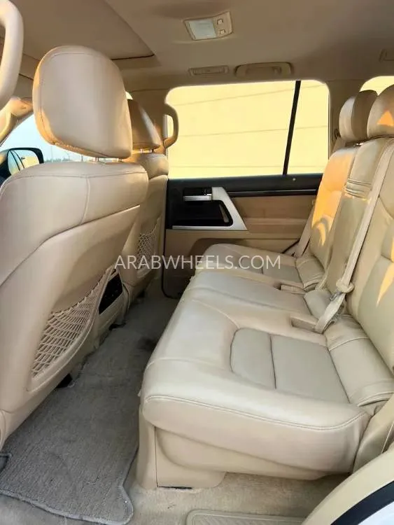 تويوتا لاند كروزر 2017 for Sale in الشارقة Image-14